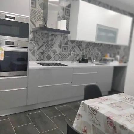 Apartment Lisbon 3-bed In 15min From
